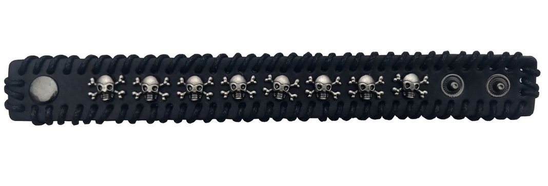 Pulsera Cuero Negra Calaveras con ribete-1