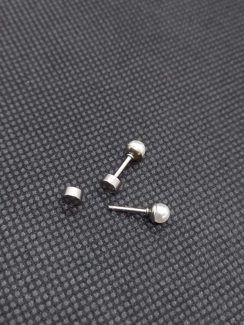 Pendientes de Perlas 4mm con cierre tuerca y tapa de seguridad-4