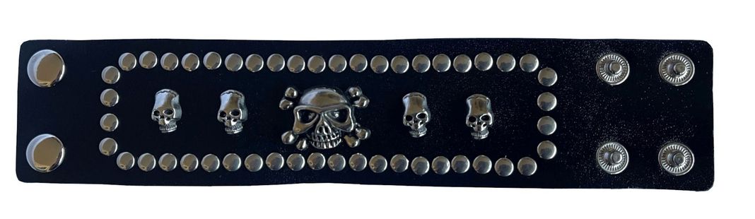 Pulsera de Cuero Negra Tachas y Calaveras-1