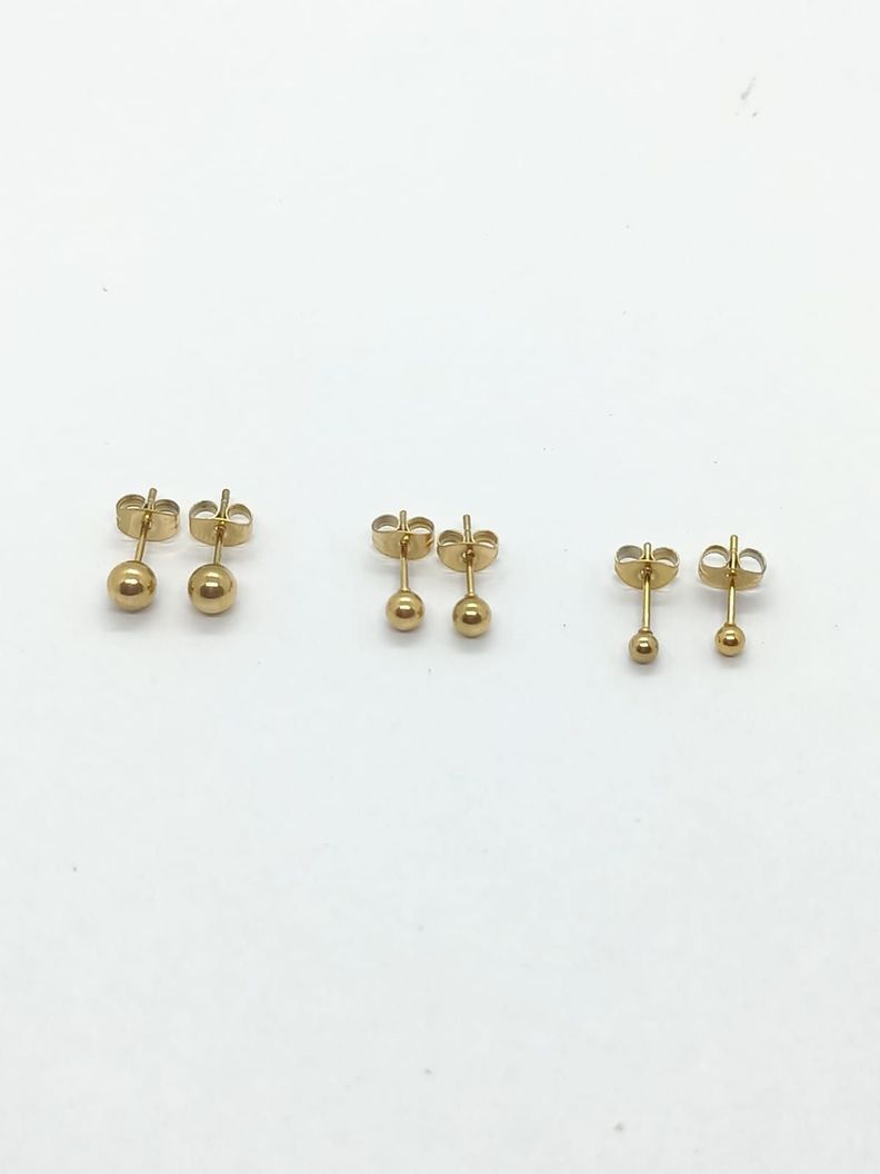 Pendientes esferas hipoalergénicos de 4mm chapados en oro 14kl-3
