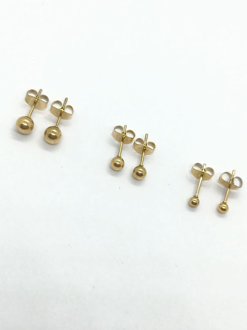 Pendientes esferas hipoalergénicos de 4mm chapados en oro 14kl-4