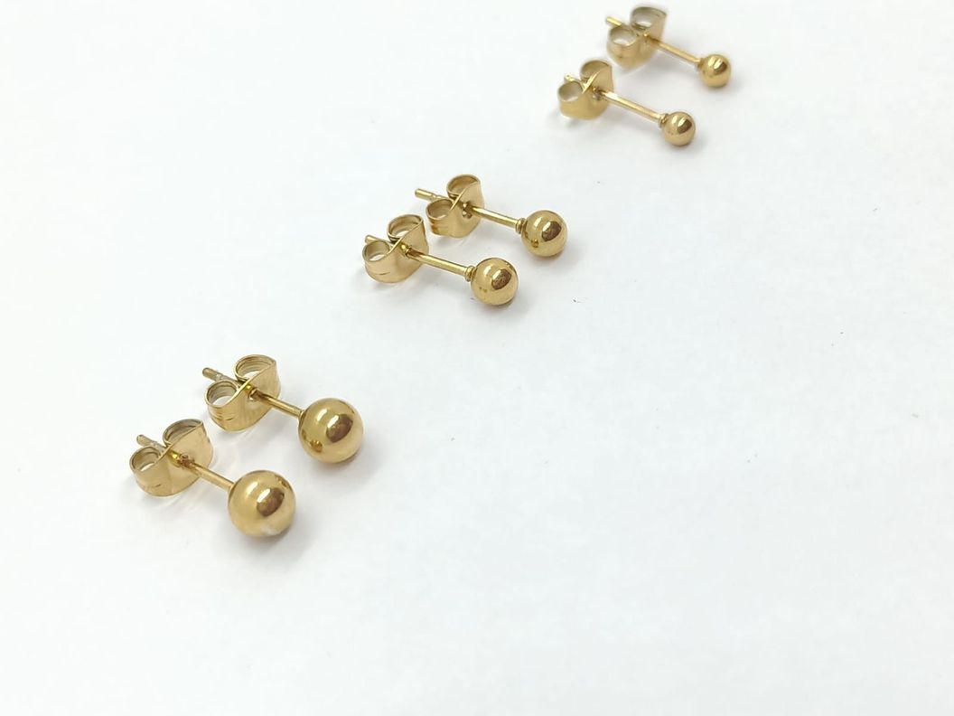 Pendientes esferas hipoalergénicos de 4mm chapados en oro 14kl-5