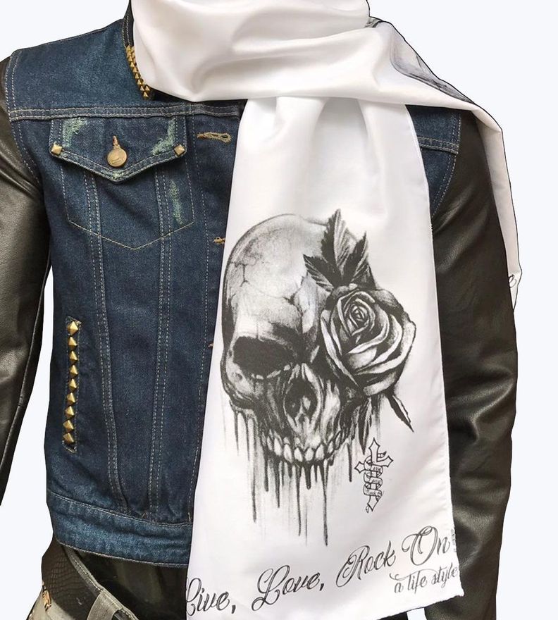 Pañuelo Blanco Estampado Calavera Rosa-1