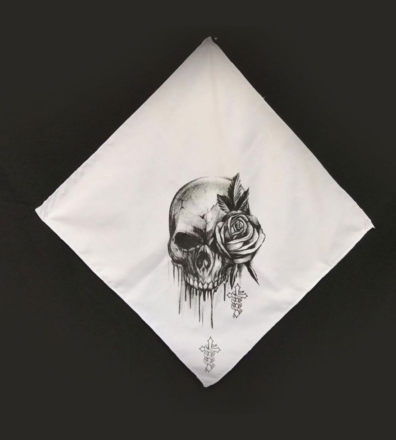 Bandana Blanca Estampada Calavera Rosa-1