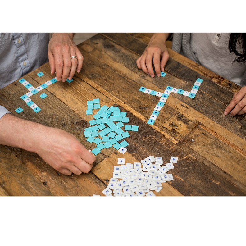 MÖBI, JUEGO PARA APRENDER NÚMEROS Y OPERACIONES-1