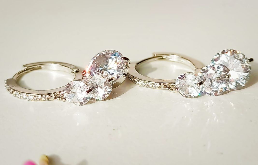 Argollas Huggies Zirconios pavé plata fina ley S925-3