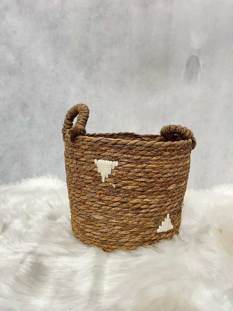 canasto decorativo con detalles bordados pequeño S-0