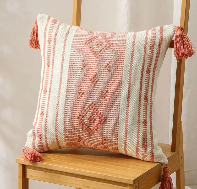 Cojin Kilim con borlas 45cmx45cm - rosado-0