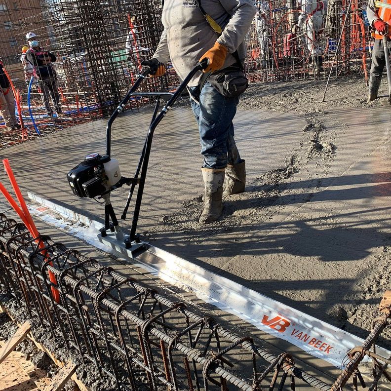 Regla Alisadora de Concreto 14'/4.3 metros TvB 14-E con Motor-1