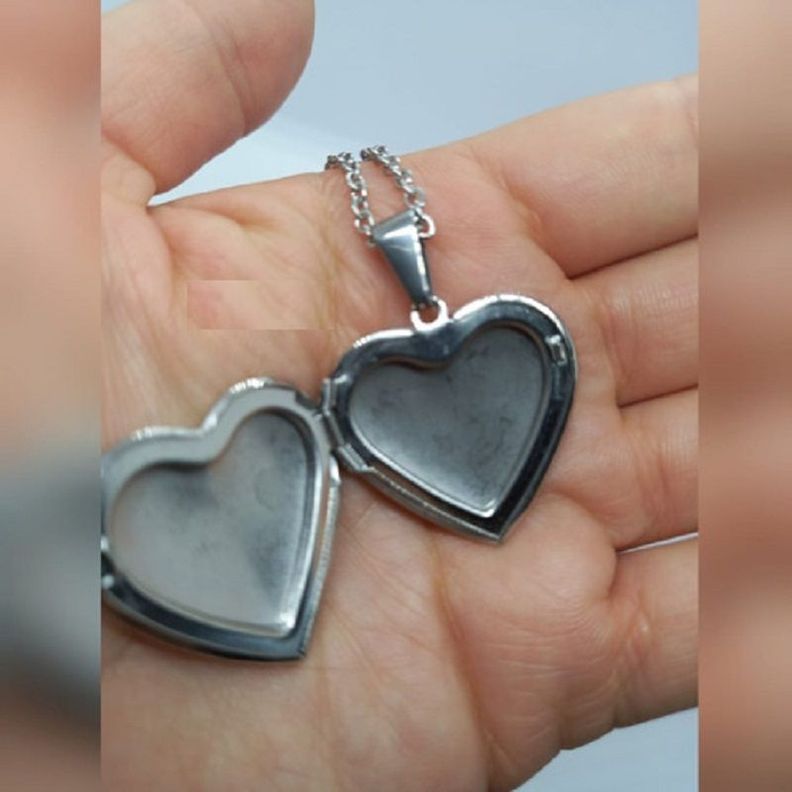 Cadena con dije Relicario corazón liso hipoalergénico -2