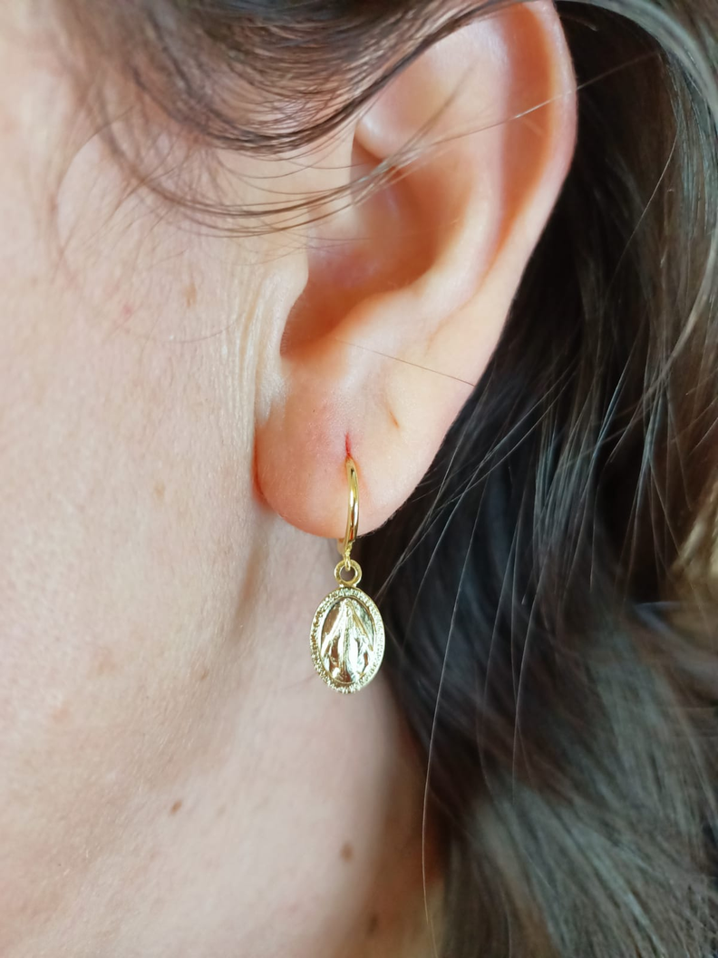 Aros Argollas Pequeñas Virgen Maria Plata 925 Chapado En Oro-1