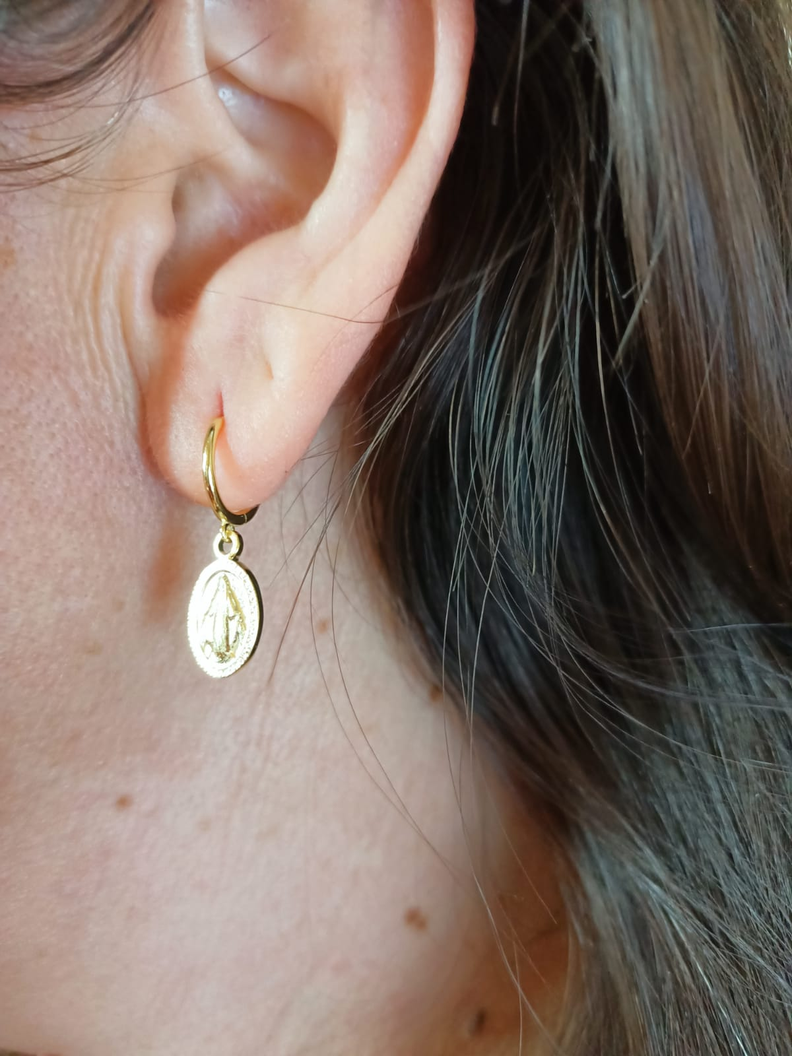 Aros Argollas Pequeñas Virgen Maria Plata 925 Chapado En Oro-3