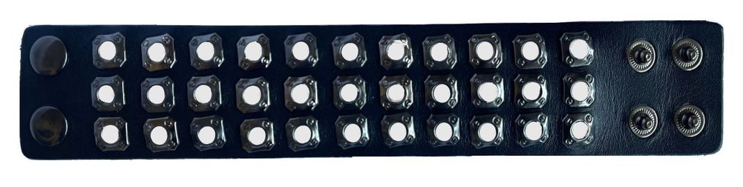 Pulsera de Cuero Negra Tachas Ojal-1