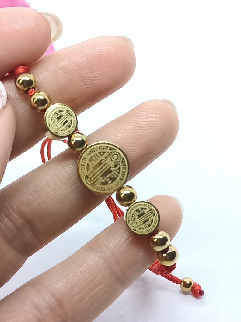 Pulsera de Buena suerte y protección Ajustable Medalla San Benito Cuerda Roja enchapada en oro-1