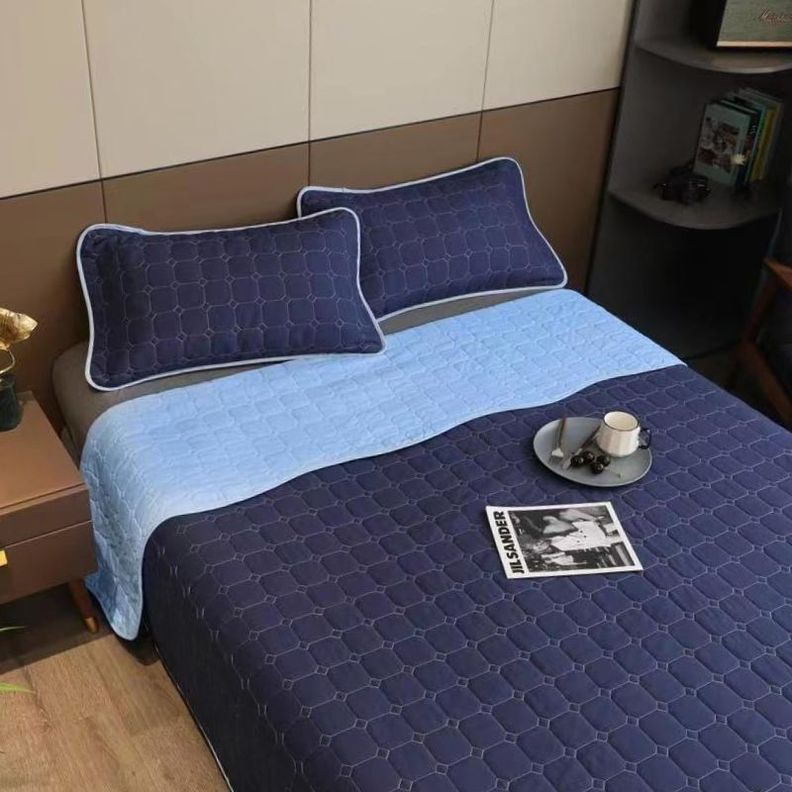 Cubrecama Quilt Azul Oscuro y Azul Claro Reversible 2 Plazas-0