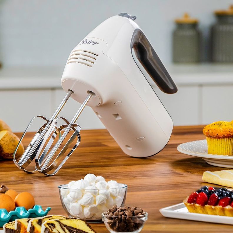 Batidora de mano Oster® blanca 6 velocidades función turbo FPSTHM3532-4