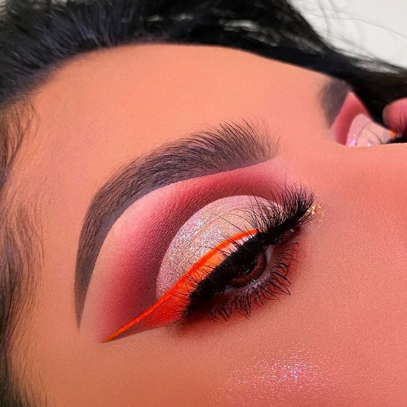 Paleta de Sombras “Bossy” Dare To Be Bright de Beauty Creations-4