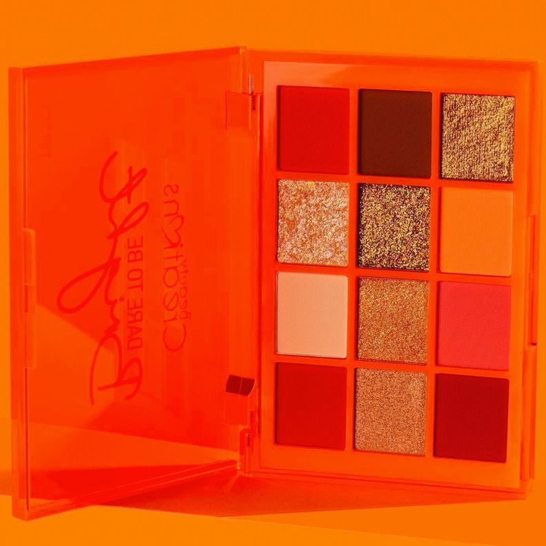 Paleta de Sombras “Bossy” Dare To Be Bright de Beauty Creations-2
