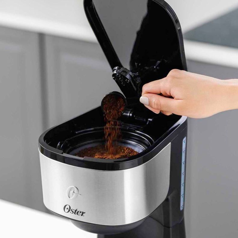 Cafetera programable Oster® 8 tazas en acero inoxidable BVSTDC10SS-3