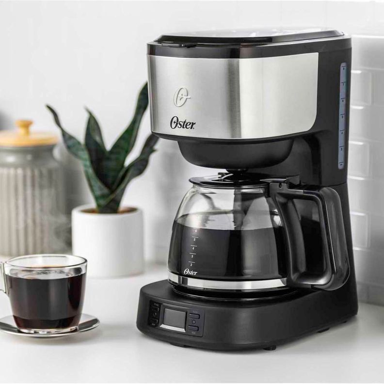 Cafetera programable Oster® 8 tazas en acero inoxidable BVSTDC10SS-1
