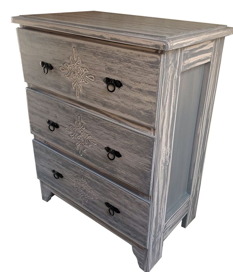 Comoda patina gris 3 cajones grabado-1