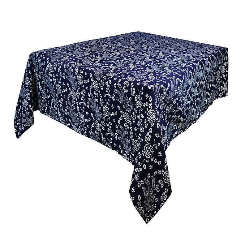 Mantel Cuadrado flores blancas fondo azul 150 cm x 150 cm-1