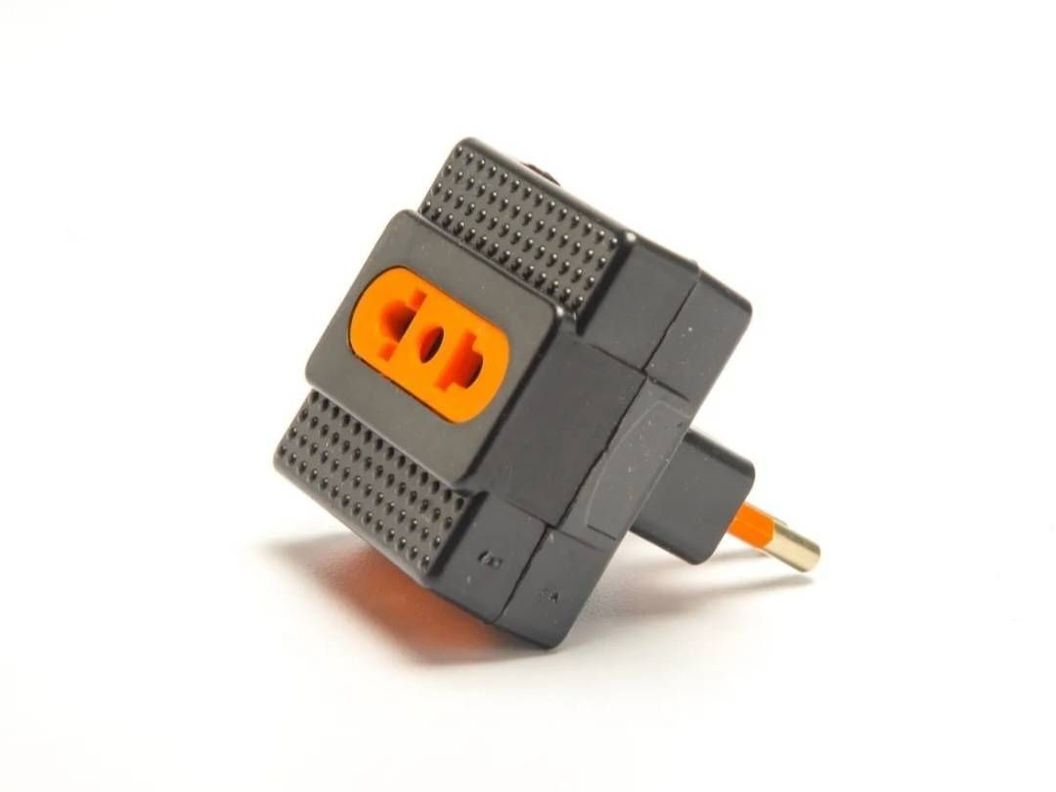 ENCHUFE TRIPLE NEGRO 10 A  MAX. 1500W-1