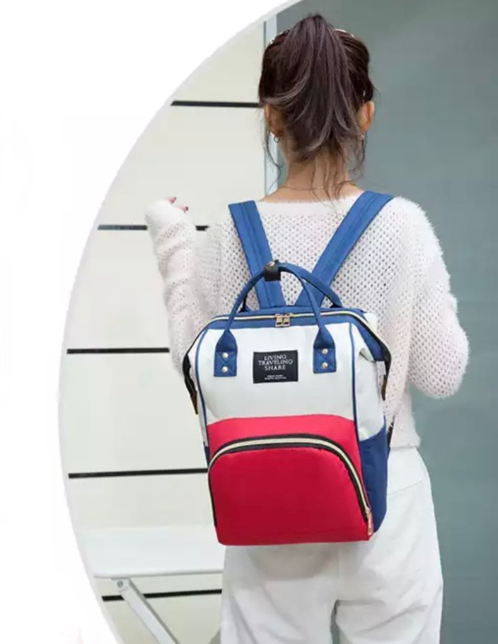 Mochila bebé pañalera Living Traveling diseño rojo con blanco-3