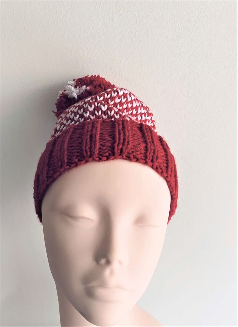 gorro de lana tejido a mano con pompón-1