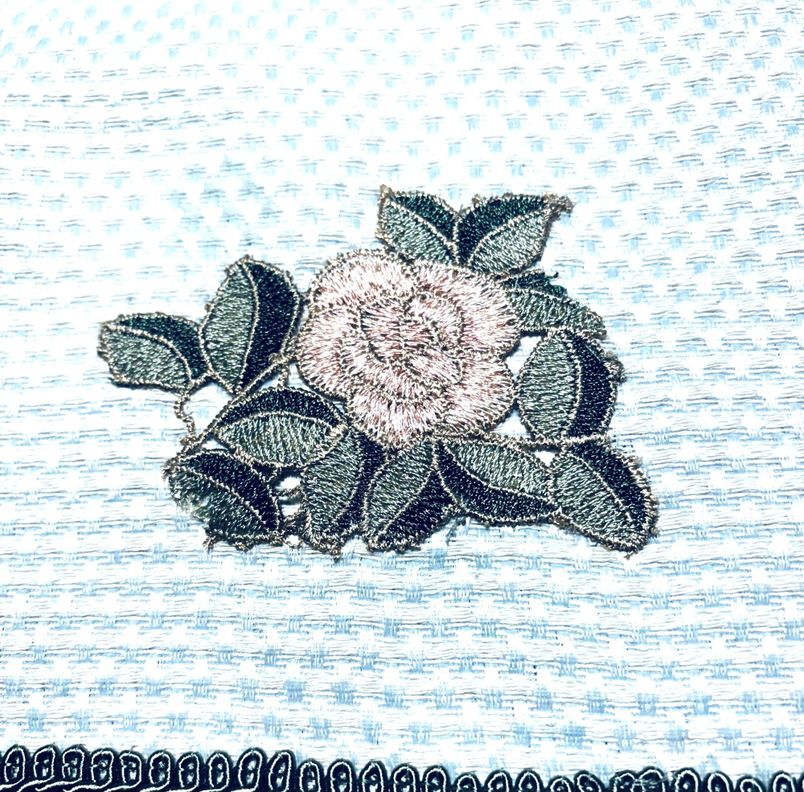 CAMINO DE MESA  DE TELA CON RELIEVE HECHO A MANO DISEÑO EXCLUSIVO-1