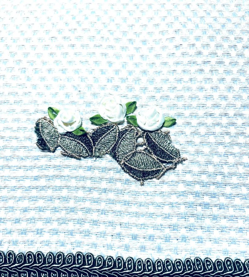 CAMINO DE MESA  DE TELA CON RELIEVE HECHO A MANO DISEÑO EXCLUSIVO-2