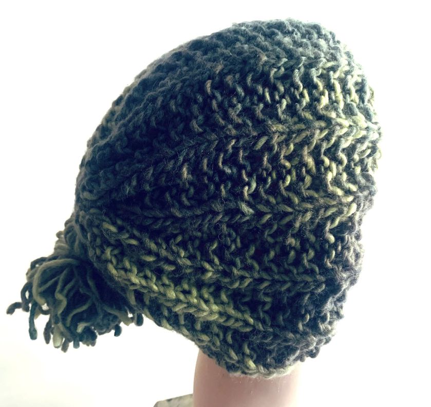gorro de lana con pompón hecho a mano diseño exclusivo-0