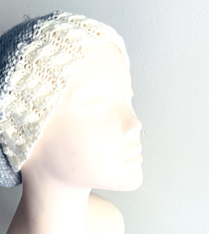 gorro de lana gris/marfil tejido a mano diseño exclusivo-1