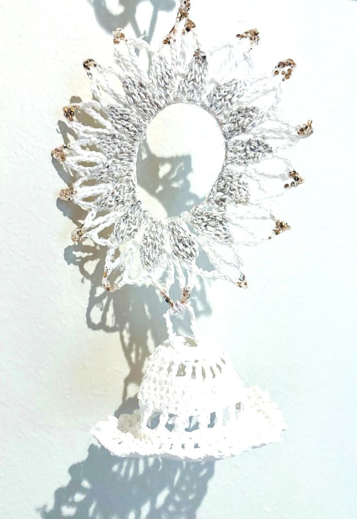 ADORNO EN FORMA DE CORONA CON CAMPANA HECHO A MANO DISEÑO EXCLUSIVO-0