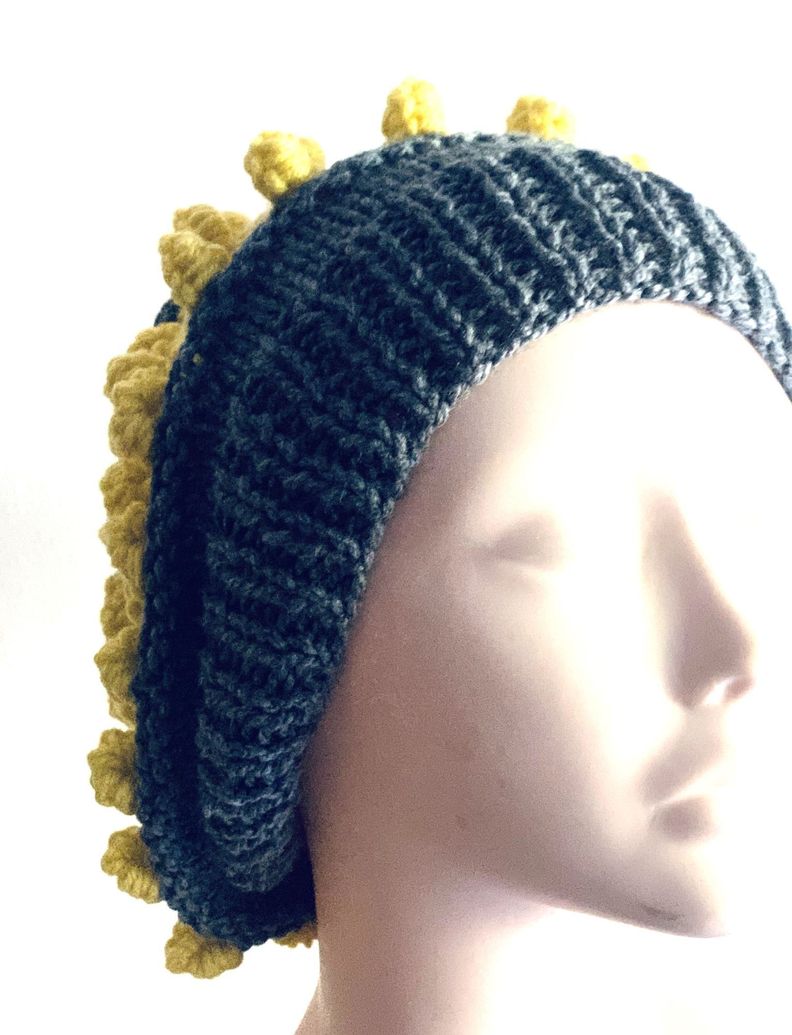 Gorro de lana gris y amarillo, hecho a mano diseño exclusivo-0