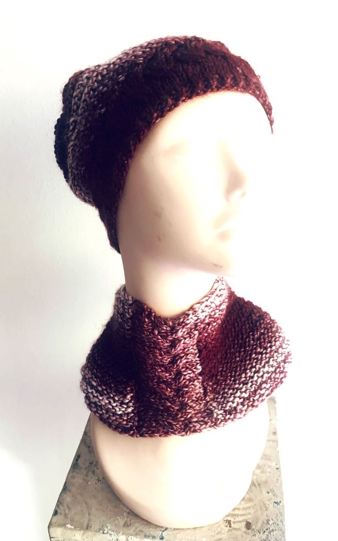 bufanda/cuello con gorro de lana hecho a mano diseño exclusivo-1