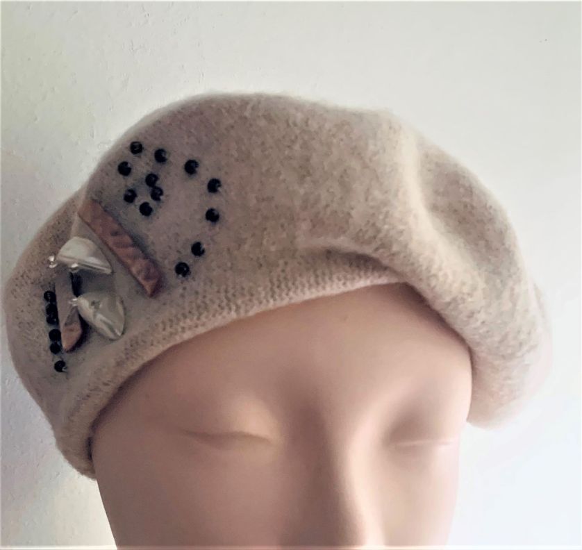 BOINA BORDADA A MANO DISEÑO EXCLUSIVO-1