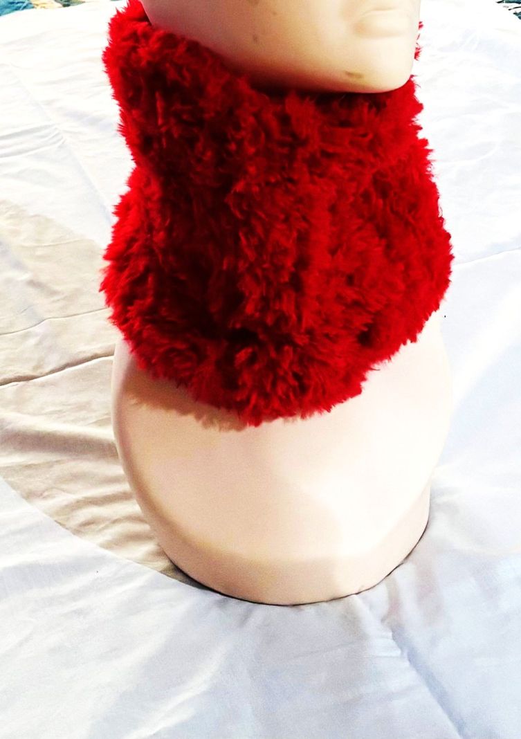 CUELLO DE UNA VUELTA TEJIDO A MANO DISEÑO EXCLUSIVO