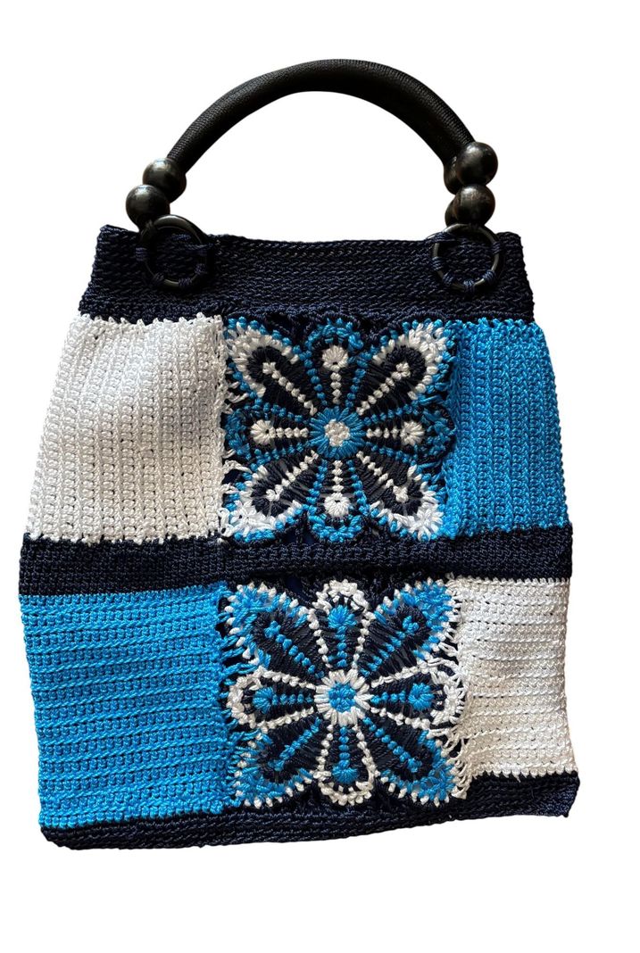 Cartera tonos azul, turquesa y blanco tejida a mano diseno exclusivo