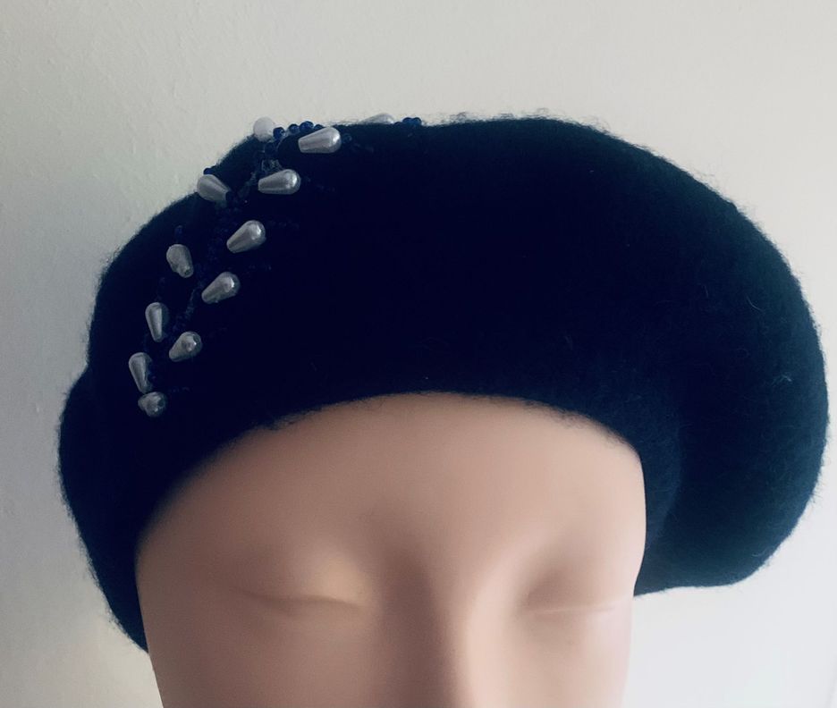 boina de mujer bordada a mano diseño exclusivo-0