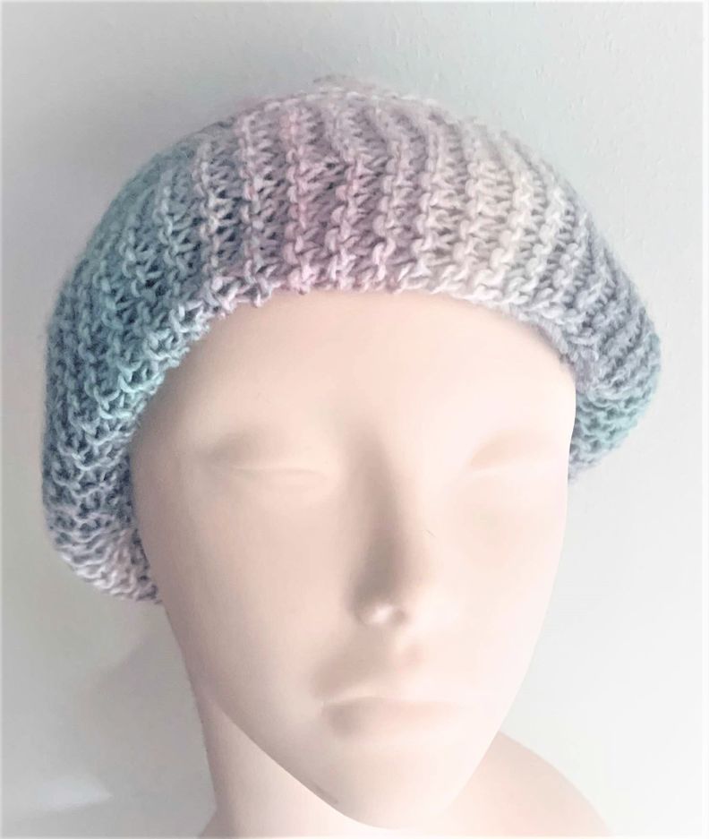 gorro tejido a mano en punto fantasía.  Diseño exclusivo-0