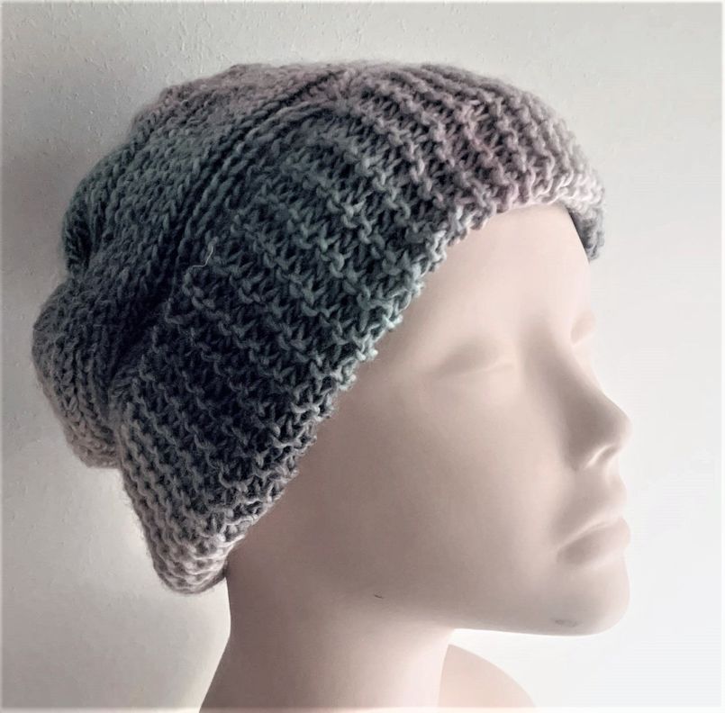 gorro tejido a mano en punto fantasía.  Diseño exclusivo-1