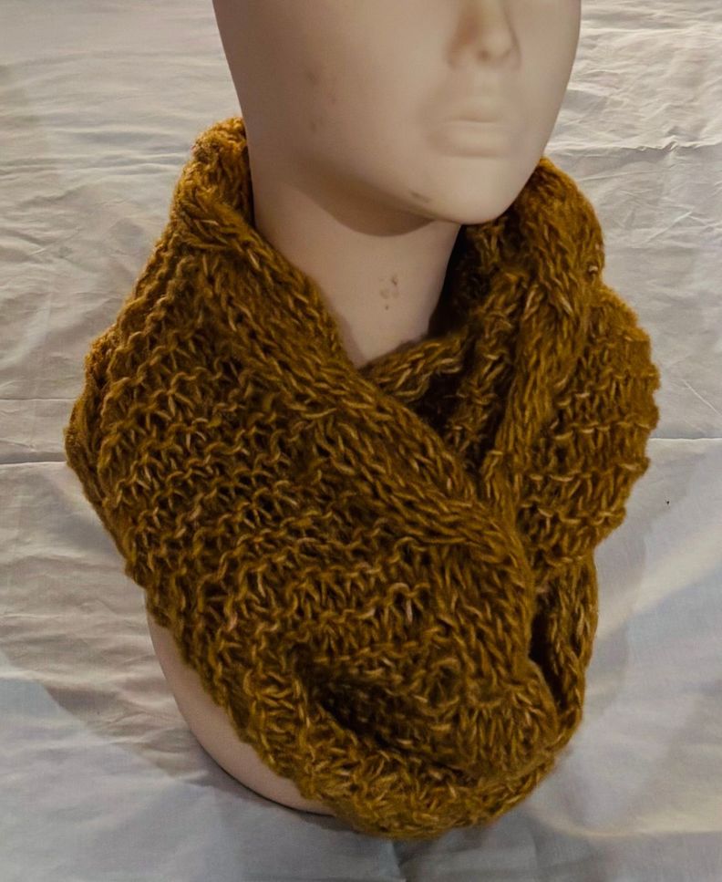 CUELLO LANA MOHAIR COLOR CAFE HECHO A MANO DISEÑO EXCLUSIVO-0