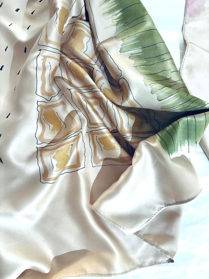 PAÑUELO BEIGE PINTADO A MANO DISEÑO EXCLUSIVO-2