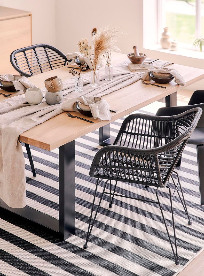Silla Comedor c/brazo ratan sintetico Creta Negro-1
