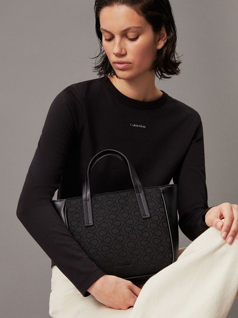 Cartera Tote Ck Refine Jacquard Negro Calvin Klein-4
