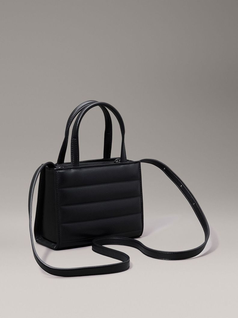 Cartera Mini Tote Line Quilt Negro Calvin Klein-1