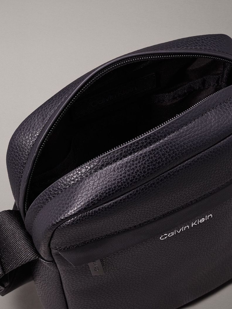 Bolso Reporter Must Negro Calvin Klein-2