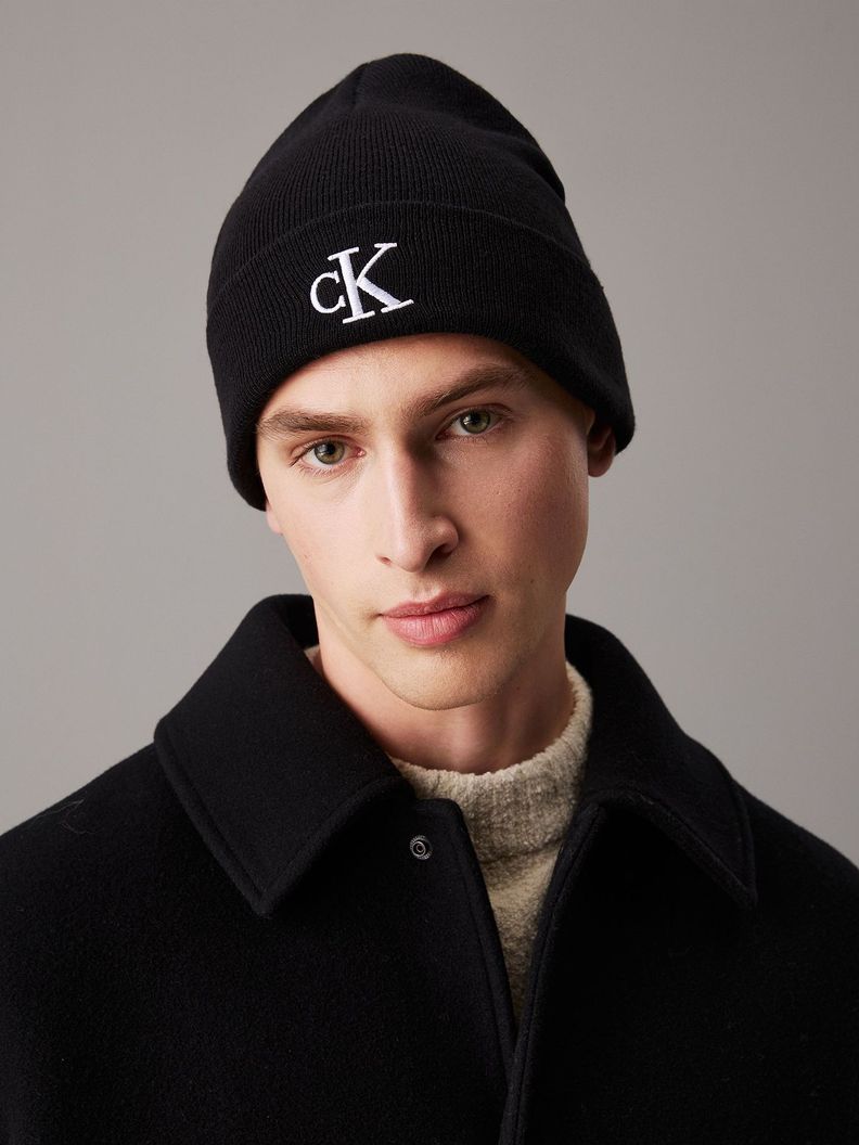 Gorro Monogram Negro Calvin Klein-1