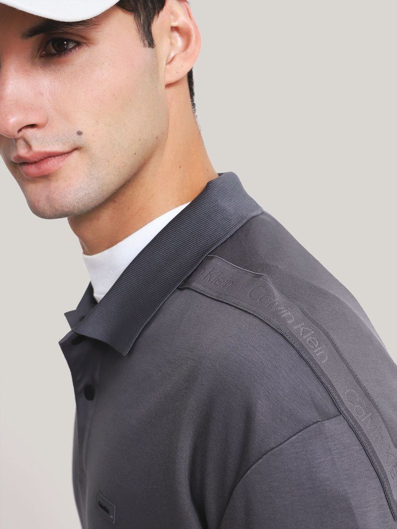 Polo Tonal Debossed Gris Calvin Klein-3